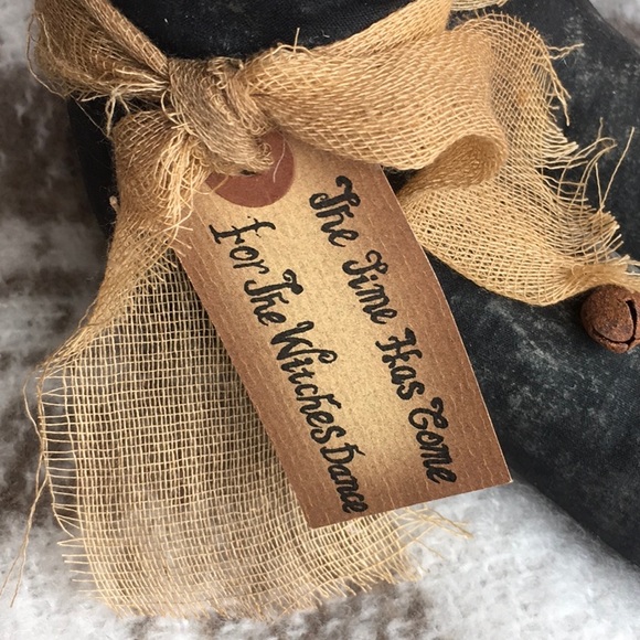 Adorable Witches Shoes w 3 Metal Bells. “Time Has Come For The Witches Dance”NWT - Picture 2 of 7